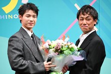 左から木村柾哉、横堀光範監督。