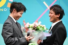 左から木村柾哉、横堀光範監督。