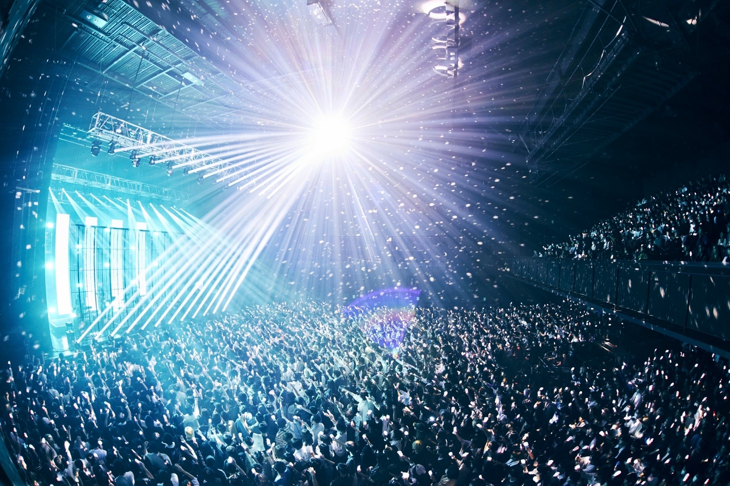 「DUSTCELL TOUR 2024『光』」ファイナル公演の様子。
