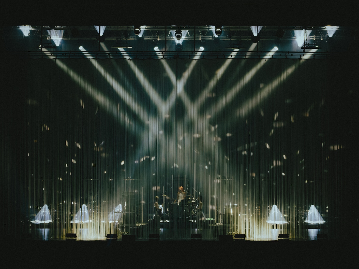 「羊文学 TOUR 2024 "soft soul, prickly eyes"」最終公演の様子。（Photo by Daiki Miura）