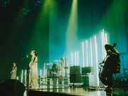 羊文学と林田順平（Cello）。（Photo by Daiki Miura）