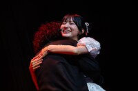 イチャつく清竜人（左）と清真尋（右）。