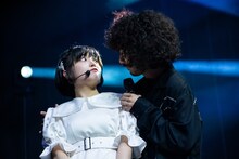 イチャつく清凪（左）と清竜人（右）。