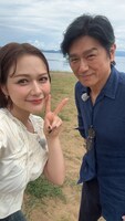 「最強LINEグループ旅」に出演する村重杏奈、高橋克典。(c)フジテレビ