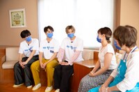 超特急のDMH訪問の様子。