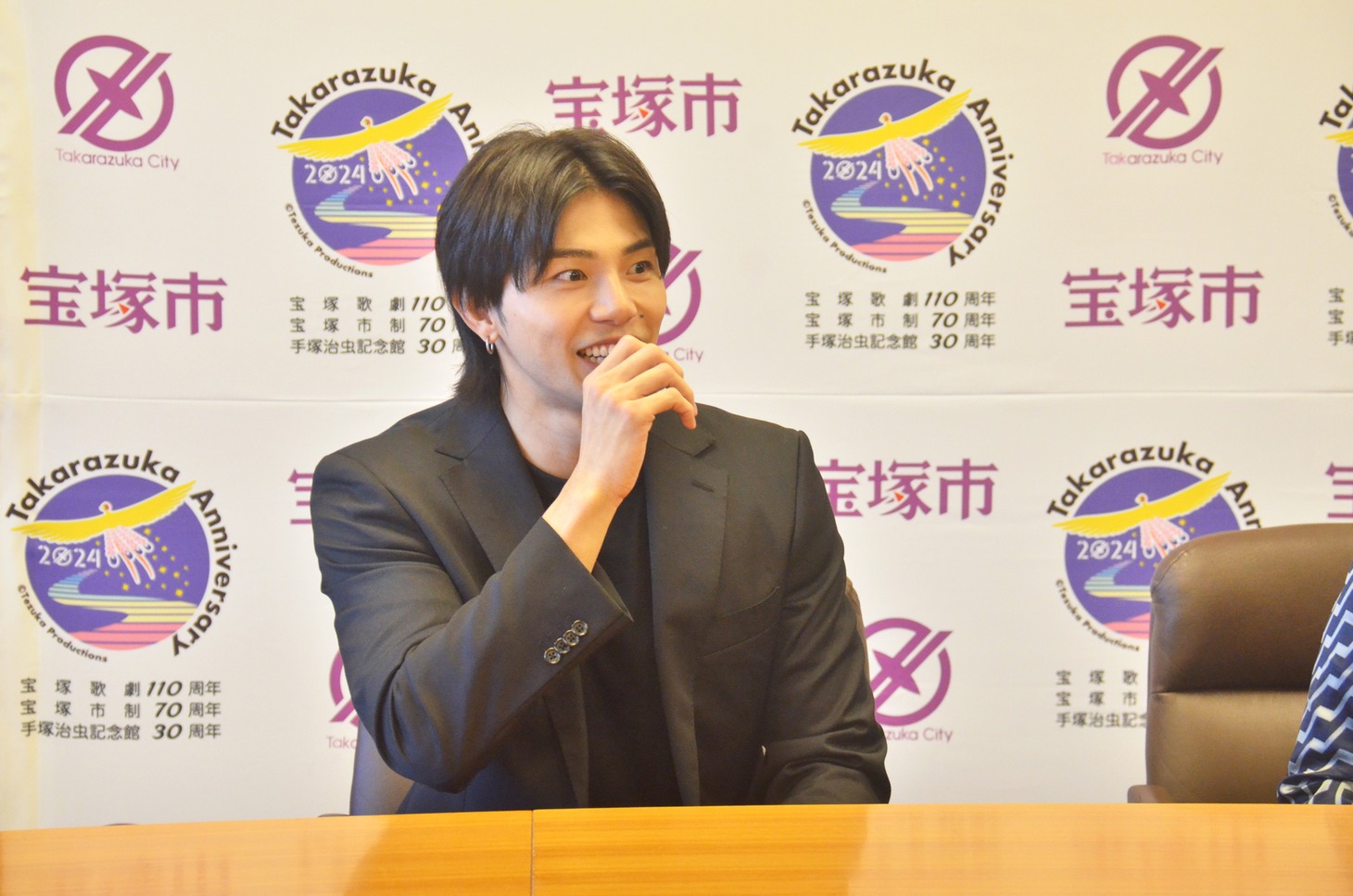 宝塚市大使に就任した武知海青（THE RAMPAGE）。