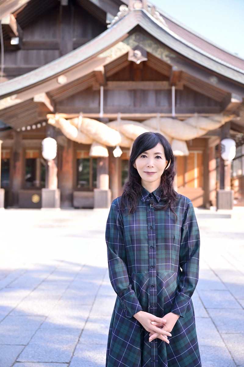 人気画像2位は「竹内まりやが故郷・出雲に里帰り、音楽と人生を語るNHK特番」より、竹内まりや。(写真提供:NHK)