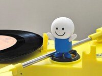 よむよむ君アダプターをセンタースピンドルにセットすれば、プレイと同時にクルクル回る。