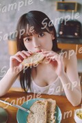 岩本蓮加（乃木坂46）1st写真集「いたずらな風」乃木坂46 Mobile特典ポストカード（Photo by SAKAI DE JUN）