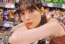 岩本蓮加（乃木坂46）1st写真集「いたずらな風」SHIBUYA TSUTAYA特典ポストカード（Photo by SAKAI DE JUN）