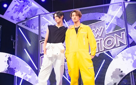 左からラウール、岩本照。(c)TBS