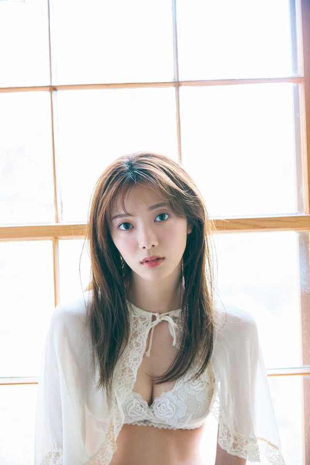 田村保乃（櫻坂46）2nd写真集「隣の席になりたい」より。（撮影：三瓶康友）(c)講談社