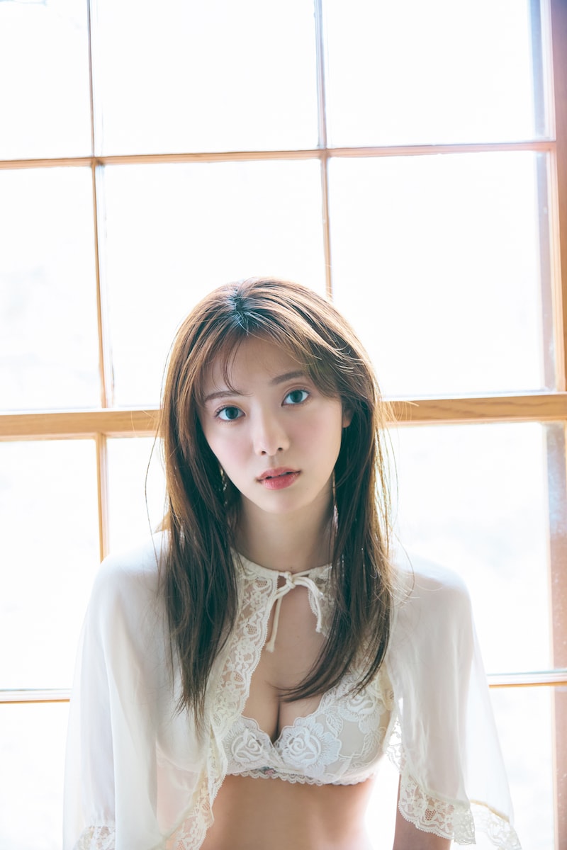 田村保乃（櫻坂46）2nd写真集「隣の席になりたい」より。（撮影：三瓶康友）(c)講談社