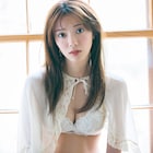 櫻坂46田村保乃が見せる、純白のランジェリー姿
