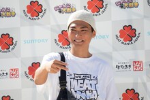 「ショウキチTouchdown」をエア披露するEXILE SHOKICHI（EXILE、EXILE THE SECOND）。