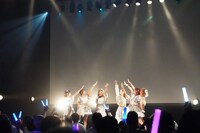 新曲「Evergreen」を披露するアルテミスの翼。（提供：ロック・フィールド）