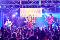 キャン・GP・マイカ（写真中央）とコラボする超能力戦士ドリアン。（撮影：大橋祐希）