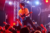 やっさん（Vo, G / 超能力戦士ドリアン）（撮影：大橋祐希）