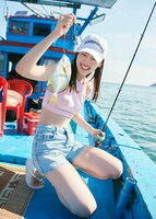 佐々木美玲（日向坂46）1st写真集「陽射しのパレード」より。（撮影：熊木優［io］）