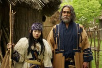 「連続ドラマW ゴールデンカムイ ―北海道刺青囚人争奪編―」第4話の場面写真。(c)野田サトル／集英社 (c)2024 WOWOW