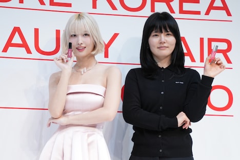 左からモモ、ウォン・ジョンヨ。