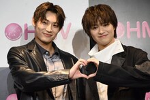 ハートを作る高松アロハ（超特急）と大倉空人（原因は自分にある。）。