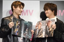 目を合わせる高松アロハ（超特急）と大倉空人（原因は自分にある。）。