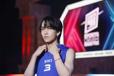 EIKI（MAZZEL）（撮影：小坂茂雄）