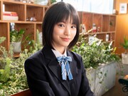 「ブルボン 濃厚チョコブラウニー」の新テレビCM「キミへのエール」編のメイキングカット。