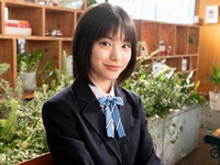 「ブルボン 濃厚チョコブラウニー」の新テレビCM「キミへのエール」編のメイキングカット。