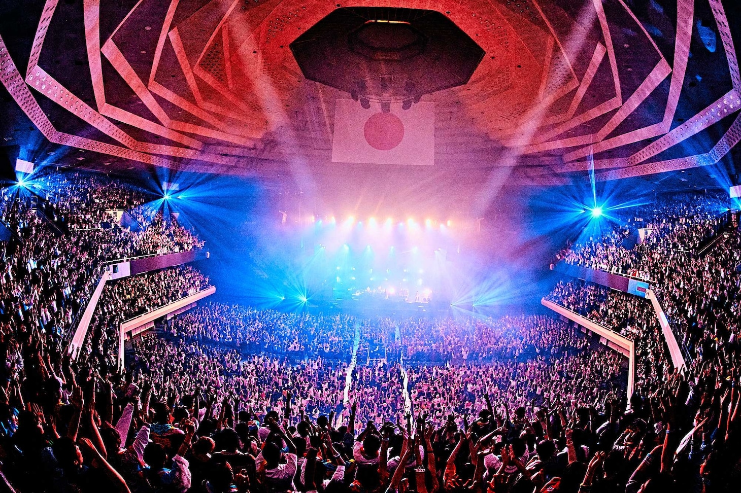 マカロニえんぴつ「TRIP INSIDE ～Osaka-Jo Hall & Nippon Budokan～」ツアーファイナルの様子。（撮影：浜野カズシ）