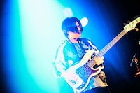 高野賢也（B, Cho）（撮影：浜野カズシ）