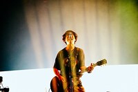 はっとり（Vo, G）（撮影：浜野カズシ）