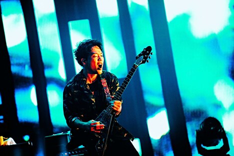 田辺由明（G, Cho）（撮影：浜野カズシ）