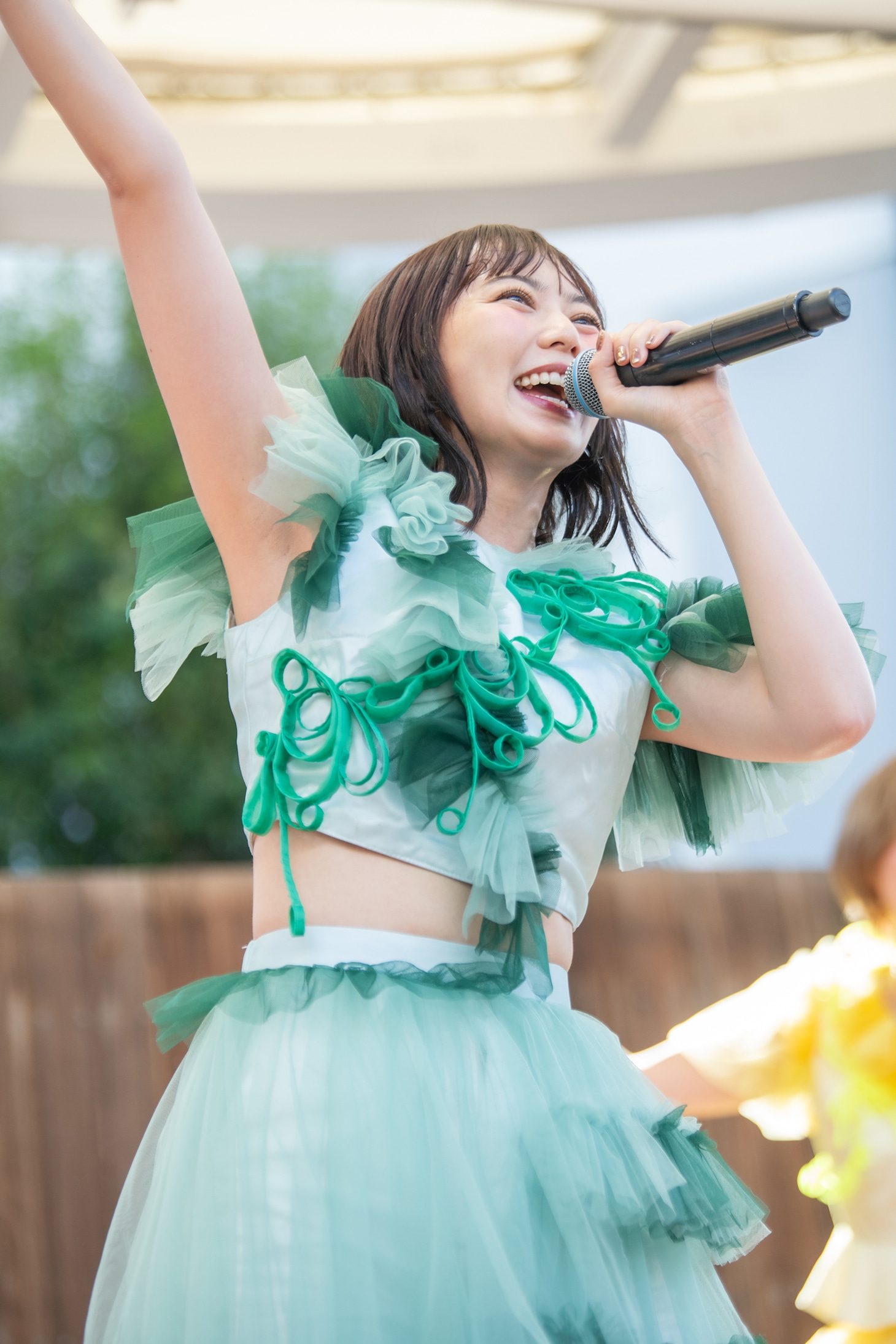 安本彩花