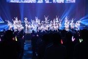「SKE48 16th Anniversary Festival 2024」で「パレオはエメラルド」を披露するSKE48。(c)2024 Zest, Inc.