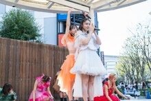 「未確認中学生X」を披露するえびちゅう。