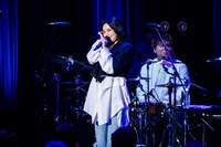 謝る柏木ひなた。