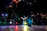 着地する柏木ひなた。