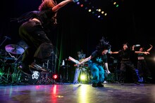 着地する柏木ひなた。