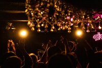 Girls be badのライブの様子。