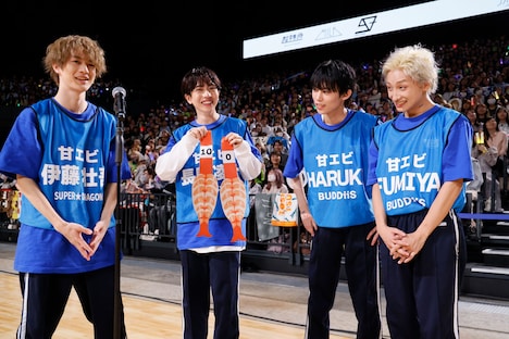 「FURI! FURI! しっぽとりサバイバル！」の様子。