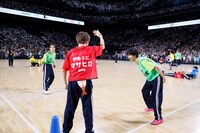 「FURI! FURI! しっぽとりサバイバル！」の様子。