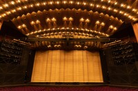 帝国劇場の緞帳。