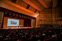 「ROCK KIDS 802 -OCHIKEN Goes ON!!-  武庫川女子大学 MY REQUEST Perfume 公開収録～Next To You 3周年だってさ～」の様子。（写真提供：FM802、撮影：ハヤシマコ）