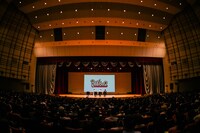 「ROCK KIDS 802 -OCHIKEN Goes ON!!-  武庫川女子大学 MY REQUEST Perfume 公開収録～Next To You 3周年だってさ～」の様子。（写真提供：FM802、撮影：ハヤシマコ）