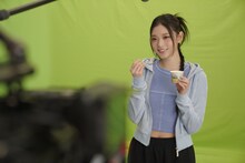 HAERINのビハインド映像より。