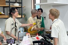 「ダンエビホームパーティー」の様子。(c)「DAN! DAN! EBiDAN!」製作委員会