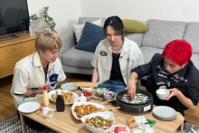 左から田中雅功（Sakurashimeji）、吉田仁人（M!LK）、田中洸希（SUPER★DRAGON）。(c)「DAN! DAN! EBiDAN!」製作委員会