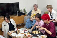 「ダンエビホームパーティー」の様子。(c)「DAN! DAN! EBiDAN!」製作委員会